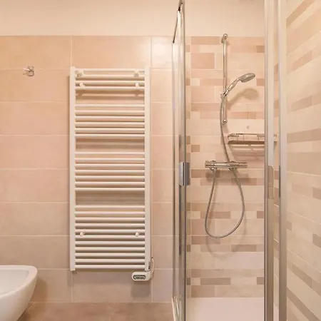 Bilocale In Via Bellinzona Apartment Como
